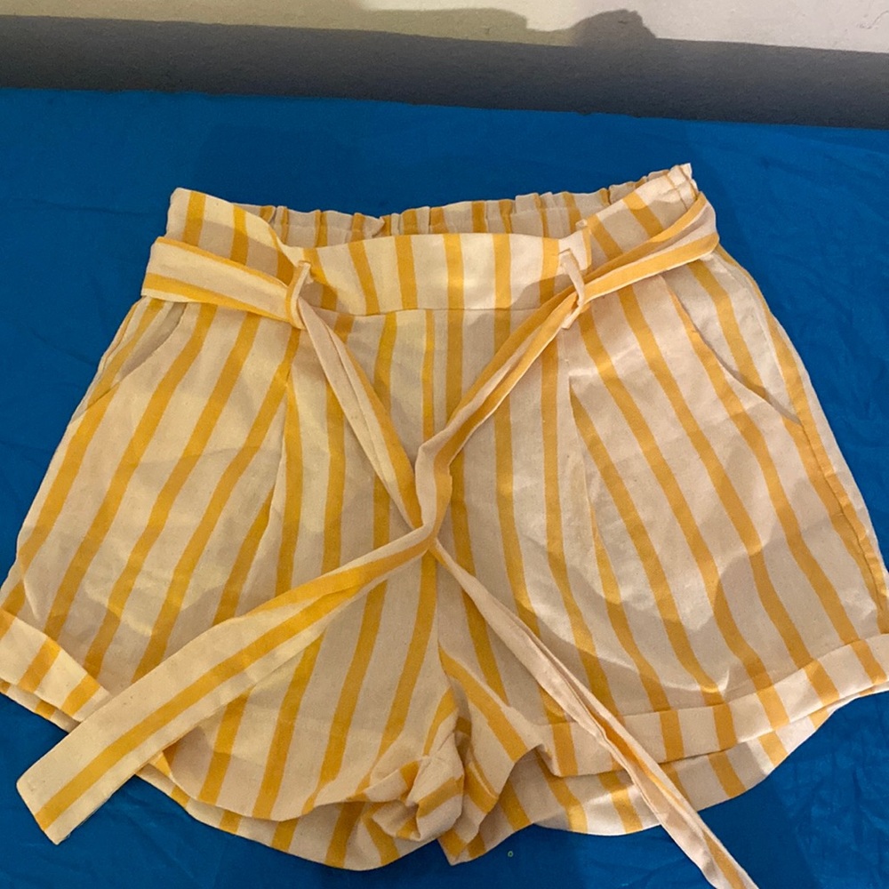 Large woman’s haute monde yellow pinstriped shorts